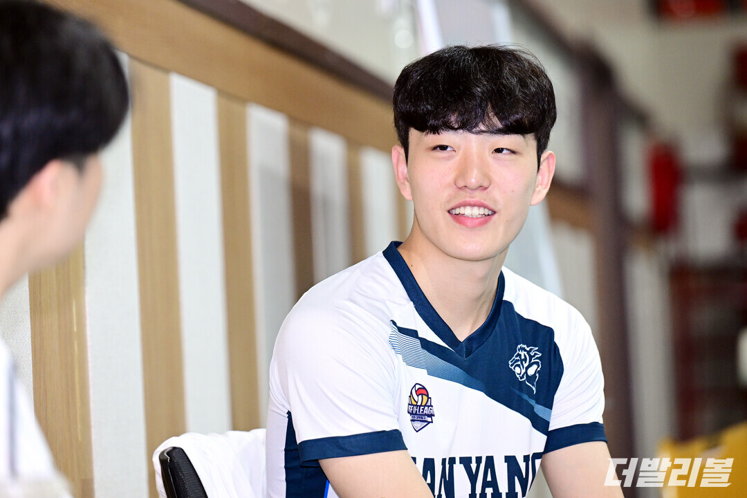 인터뷰 중인 정성원./더발리볼