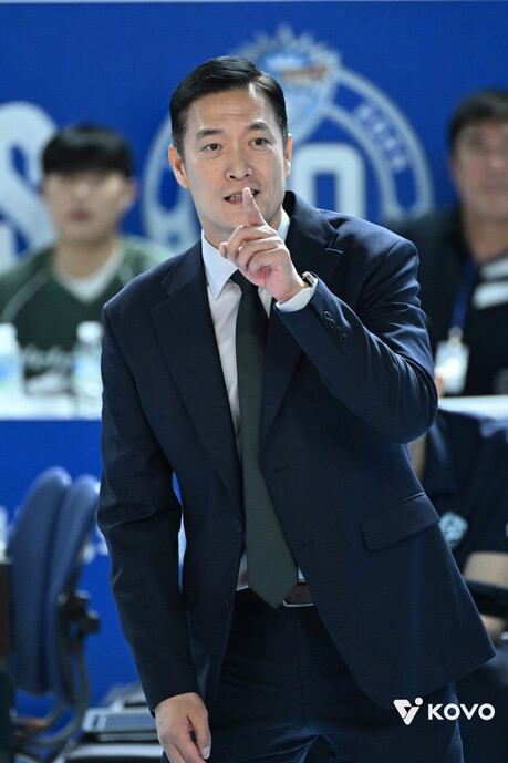 삼성화재 '30년' 역사와 레전드들의 '직관', 그만큼 '승리' 간절했다...김상우 감독 "사실 부담 컸지만 선수들 의지 강했다"