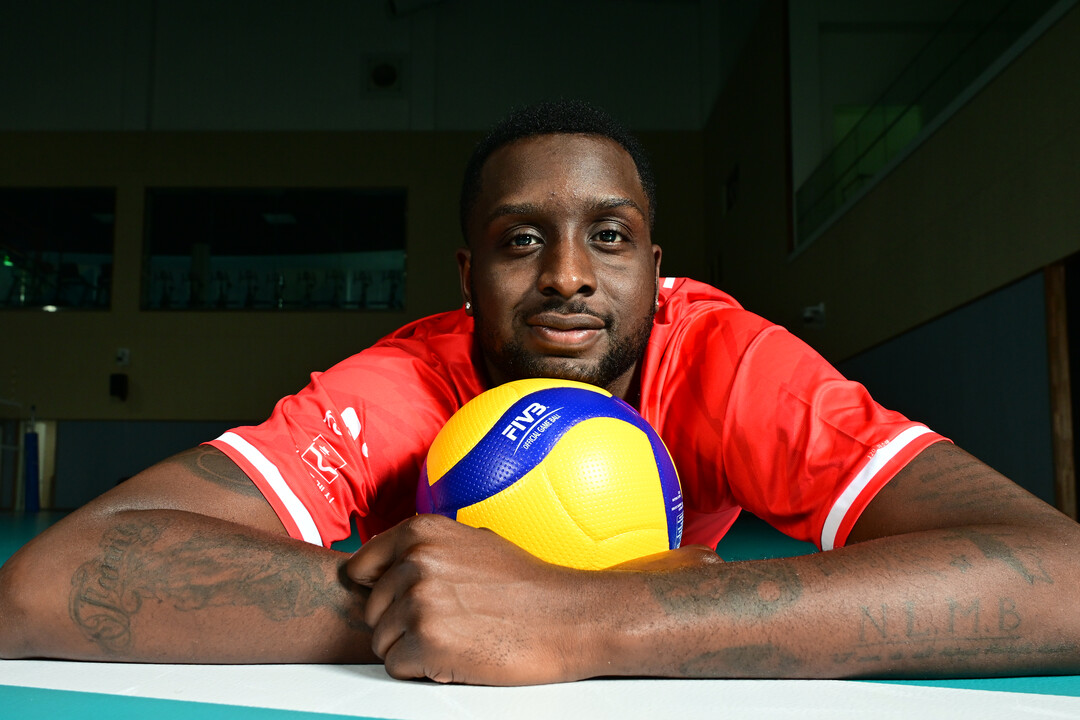 “그림자처럼 살고 싶습니다” 독특한 ...