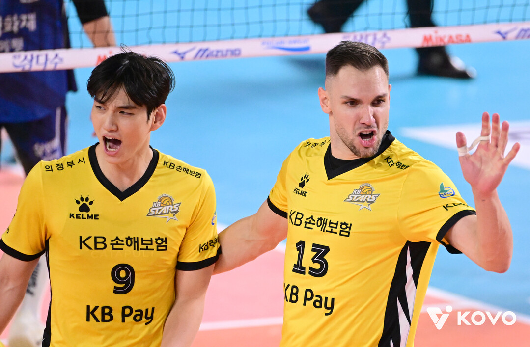 KB손해보험 임성진(왼쪽)과 비예나./KOVO