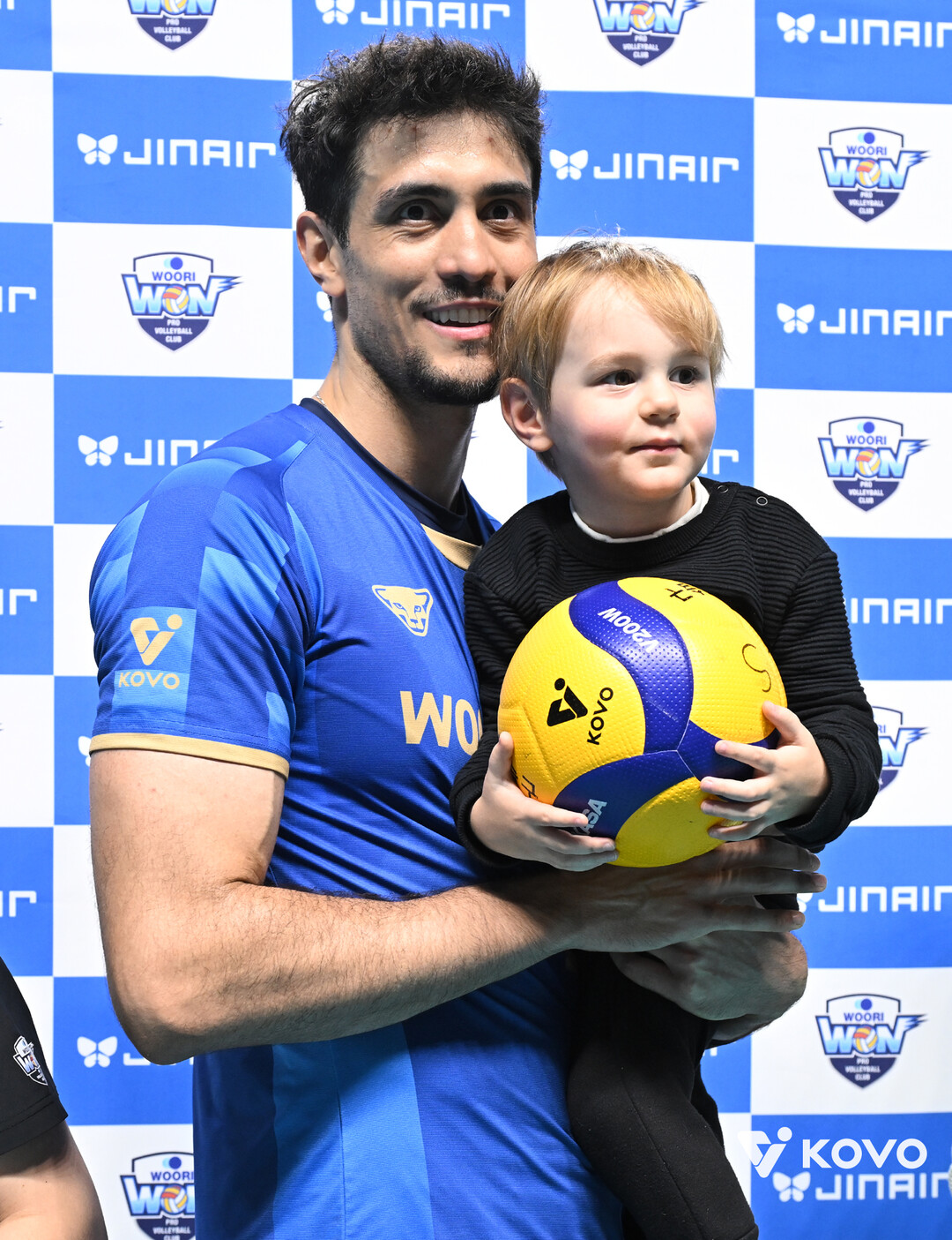 우리카드 아라우조와 아들 벤토./KOVO