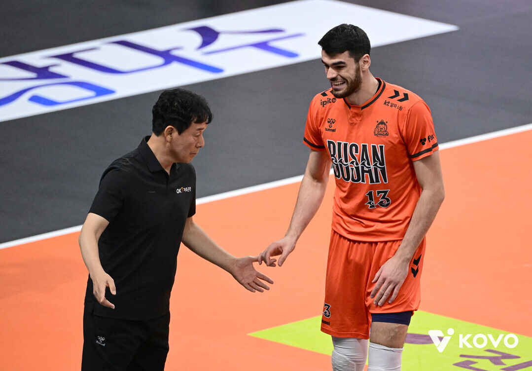 OK저축은행 신영철 감독과 디미트로프./KOVO