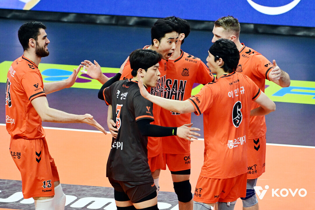 OK저축은행./KOVO

부산 강서실내체육관에 만원 관중이 들어찼다./KOVO