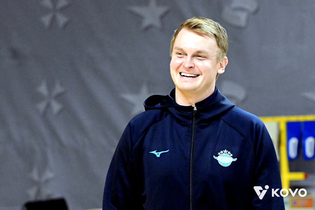 "스피드와 공간이 핵심" 한결같은 남자! 틸리카이넨 감독이 유럽에서 전해온 새해 인사