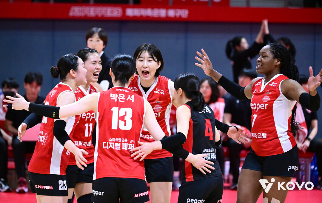 '조이 30점 폭발' 페퍼저축은행 셧아웃, 현대건설만 만나면 강하다 '상대전적 4승 1패 압도'