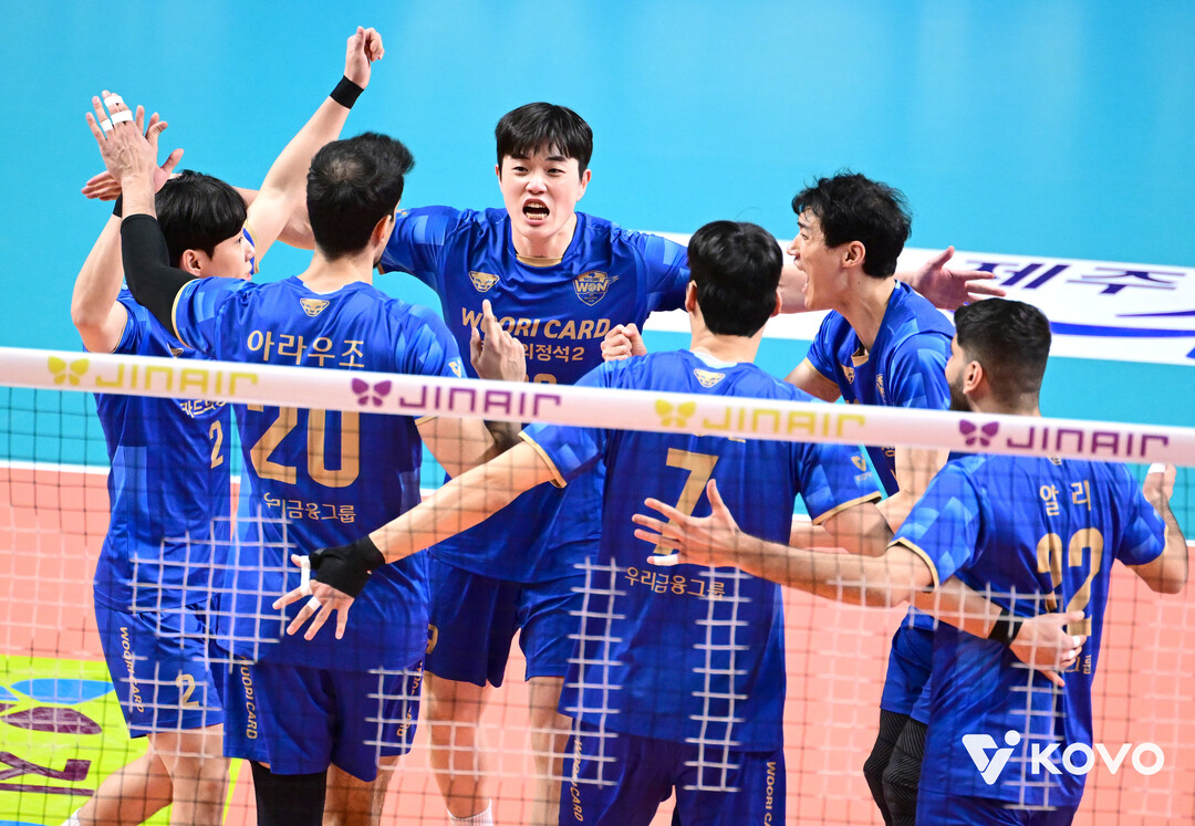 '아니 이게 무슨 일이야' 우리카드 셧아웃→삼각편대 44점 합작... 현대캐피탈 시즌 맞대결 첫 승