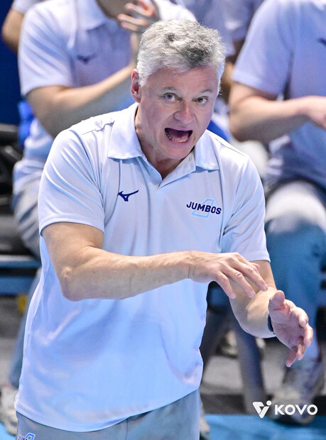 16일 만에 ‘1위’ 차지, 왜 사령탑은 ‘10연승’보다 만족감을 표했나?…”더 성숙해진 대한항공, 승부욕을 보여줬다”