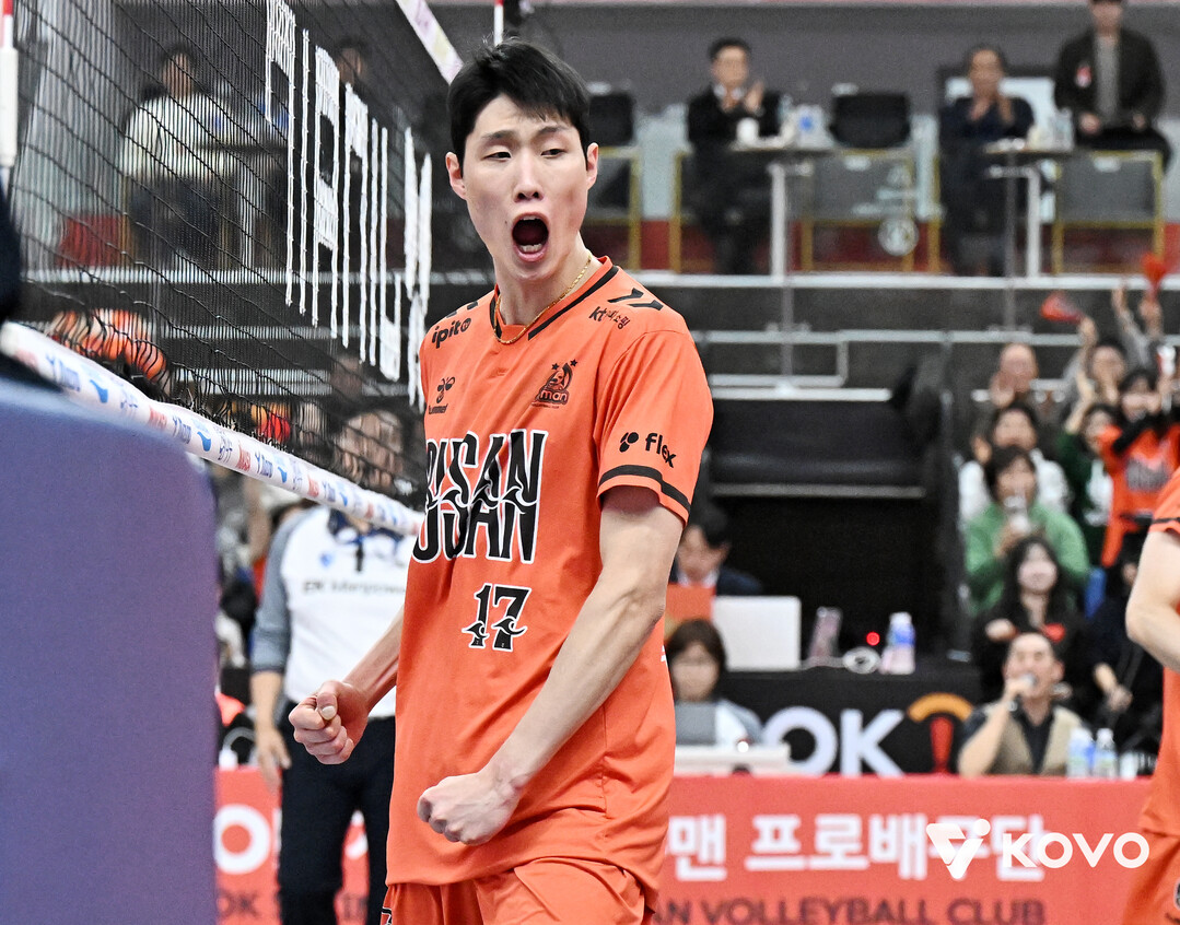 추격해오자 서브 쾅쾅→블로킹 3개까지 '만점 활약', 28세 미들블로커 부산의 봄을 기다린다