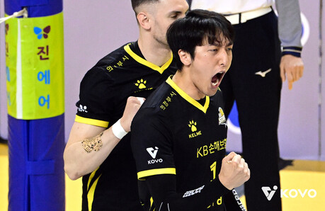 블로킹 7개 합작, 베테랑 'MB 듀오'의 맹활약 비결은?..."지난 경기 하나도 못 잡아서 갈굼당했다" 하현용 감독의 미소