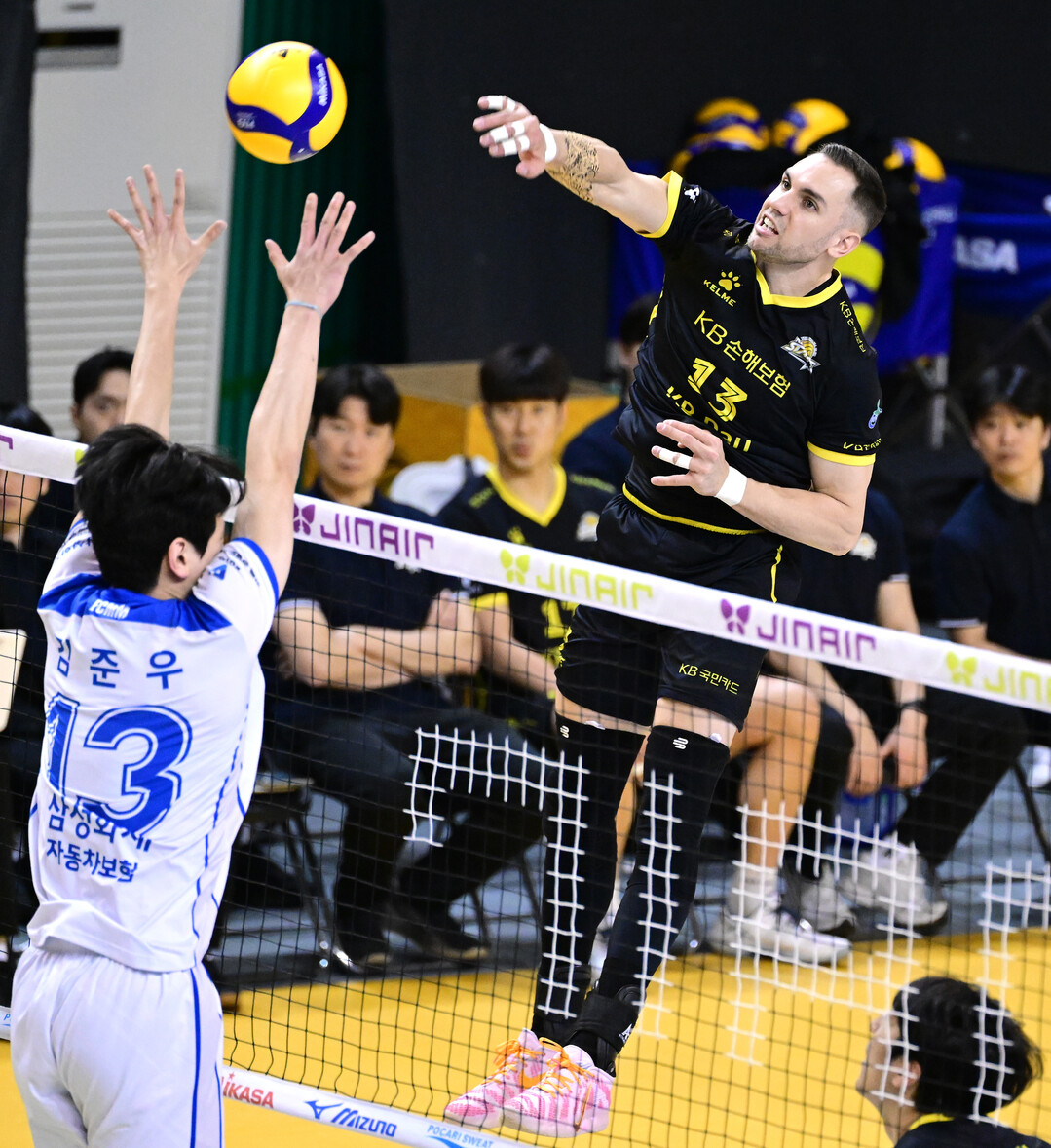 비예나의 고공 폭격 '공격 성공률 75%, KB 3연패 탈출'