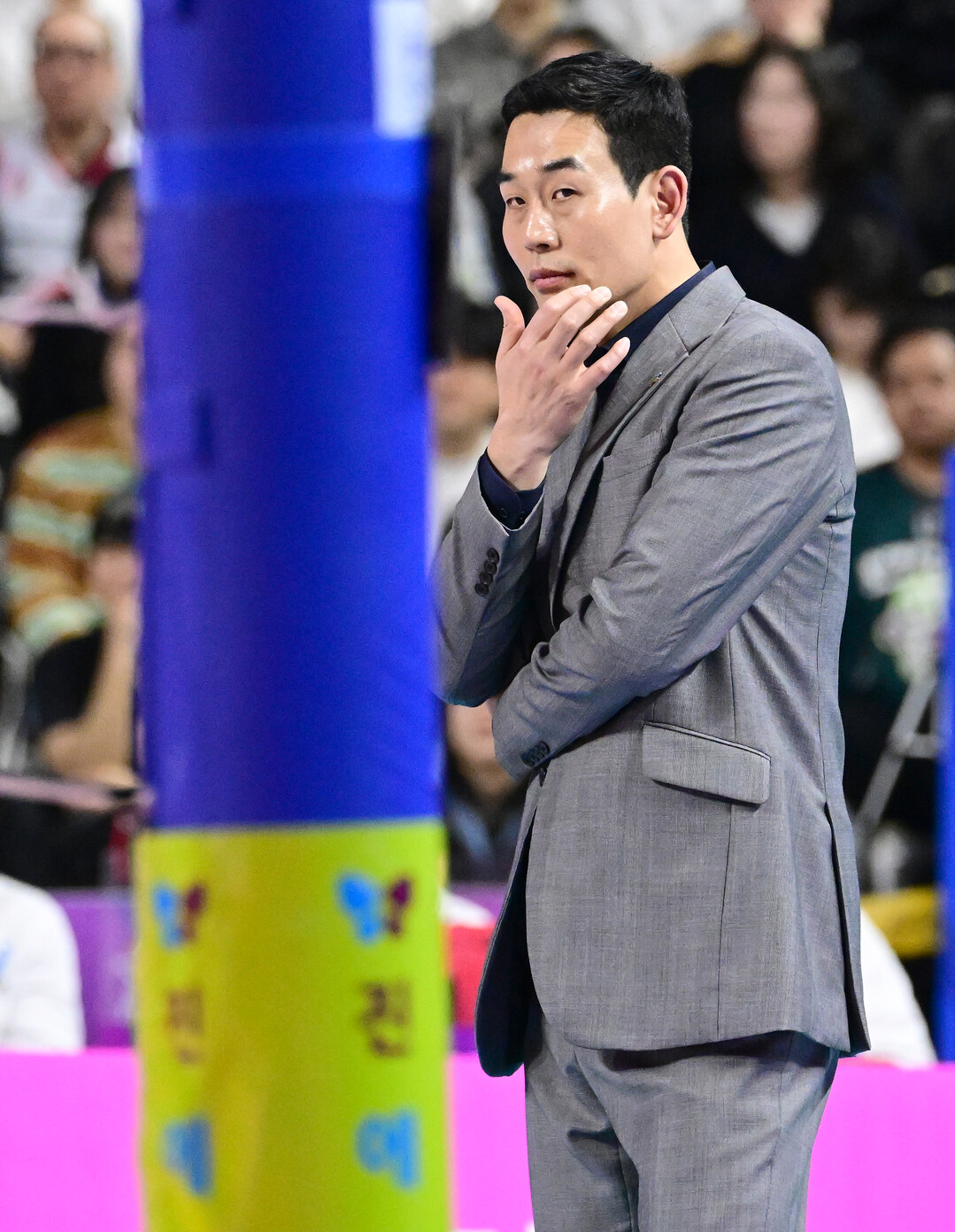 '벽에 막힌 기분' 10연패 수렁에 빠진 정관장 고희진 감독