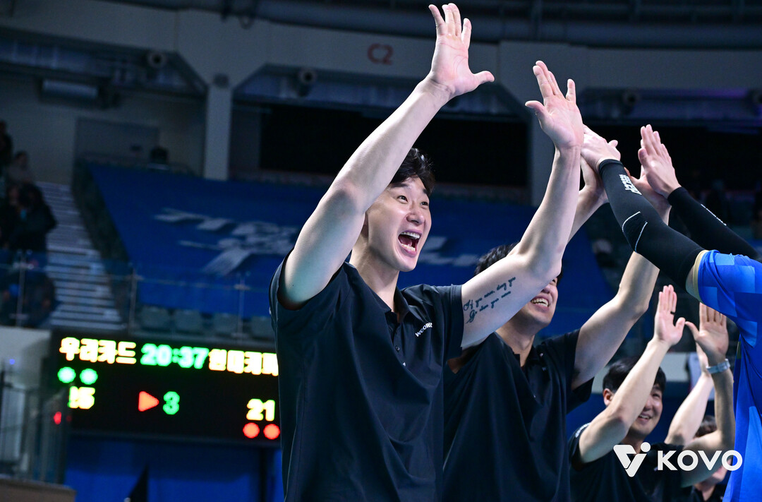 만나면 5세트! 현대캐피탈-대한항공 꺾은 우리카드, 3위 OK까지 잡나...“5세트 가도 이기면 좋다” 