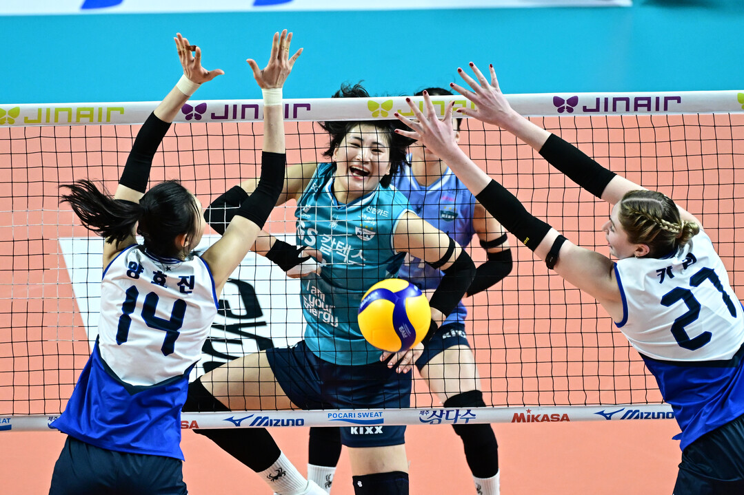 최가은 '장신 사이 틈이 보이네'