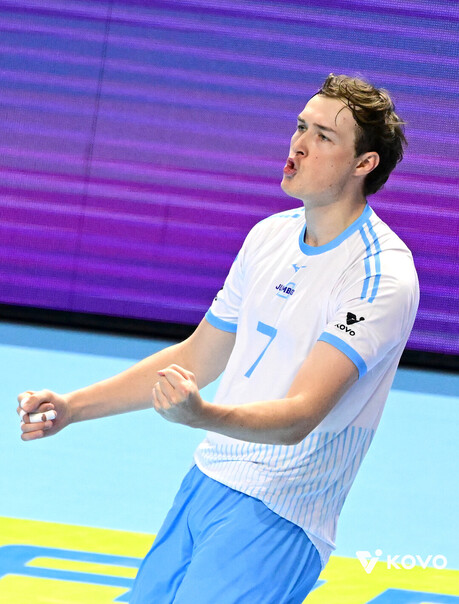 정한용의 허리 통증→이든 '깜짝 투입', "나에게도 서프라이즈...팀에 도움을 줄 선수다" 헤난 감독도 '13점' 맹활약에 미소