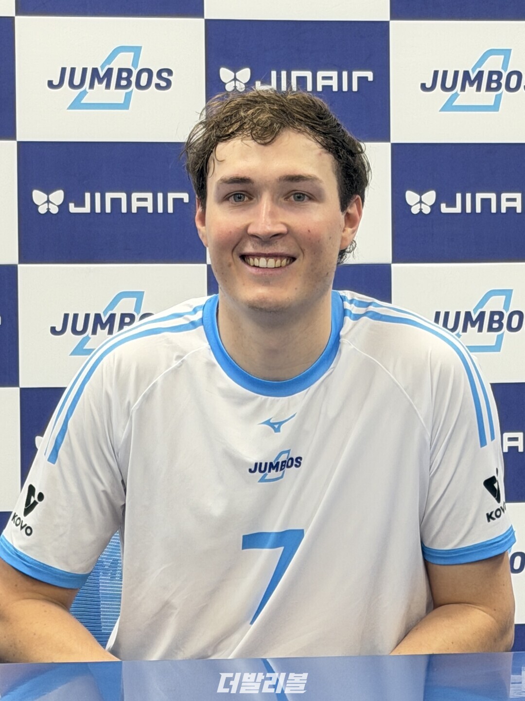 18일 OK저축은행전이 끝난 후 취재진과 인터뷰를 진행한 대한항공 이든/최병진 기자