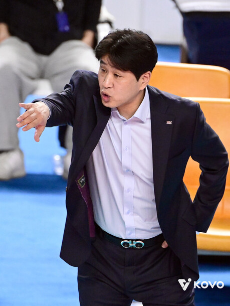 '38-36' 짜릿한 3세트 승리...그럼에도 "모마 볼 점유율 50%는 무리야" 아쉬움 먼저 표현한 김종민 감독