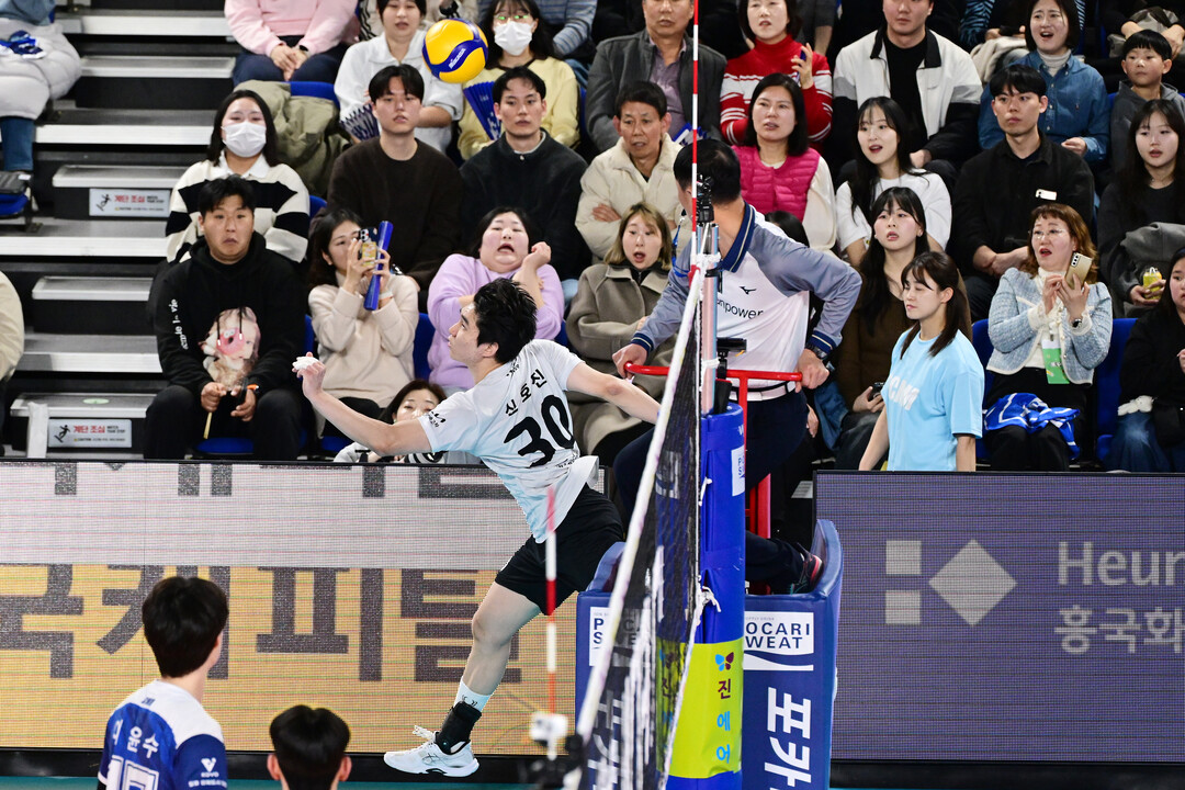 관중들도 모두 놀란 신호진의 돌진