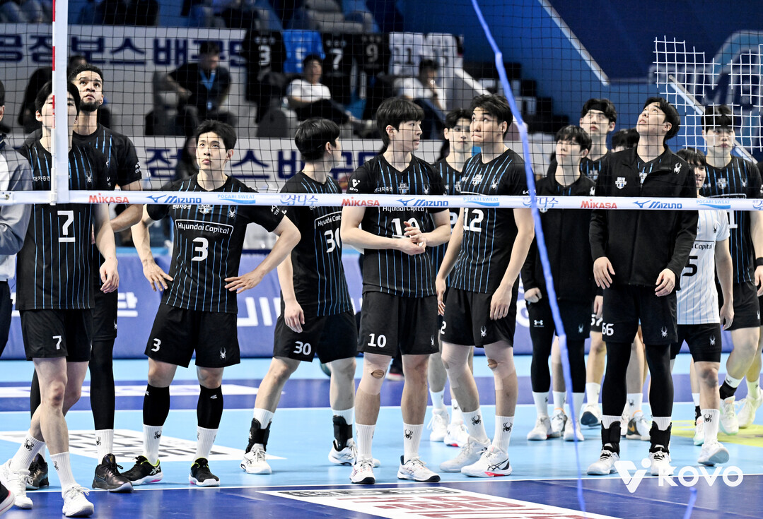 리시브 효율 5%→27%·허수봉 6점, 1위 뺏긴 현대캐피탈...“원인을 파악해야 할 것 같다”