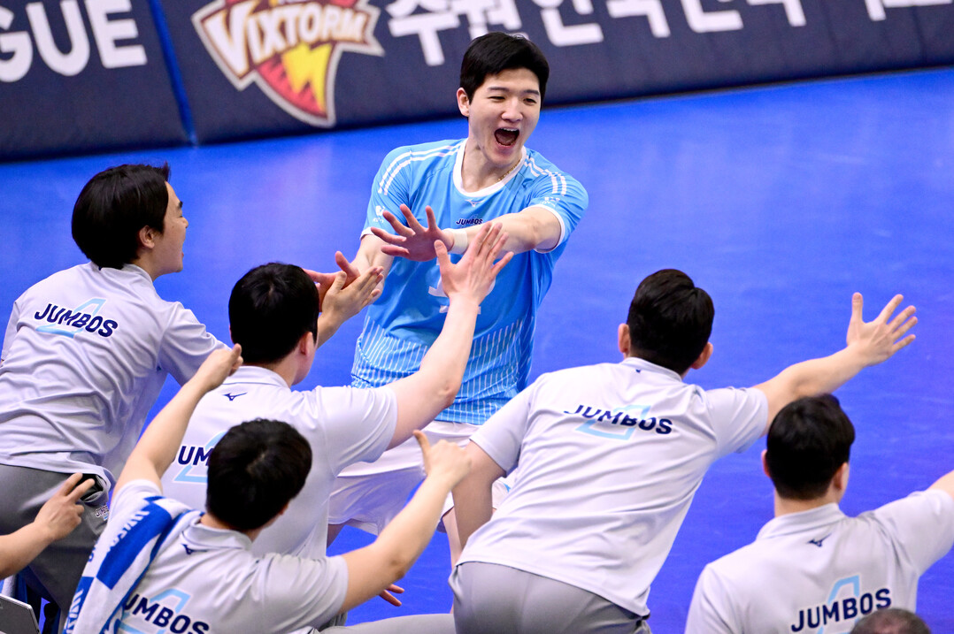 정지석 '4연승 대한항공, 선두 굳히기'