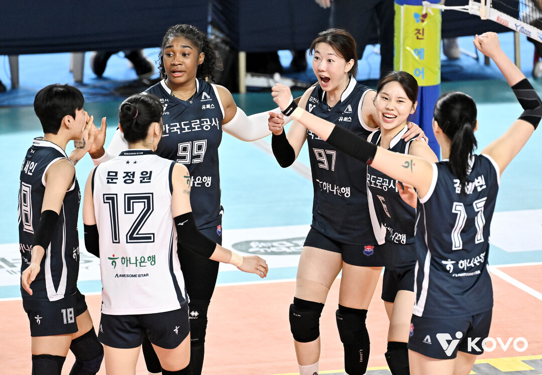 '타나차 공백이 뭔가요→모마 24득점' 도로공사, 페퍼저축은행에 셧아웃... 선두 굳히기 돌입