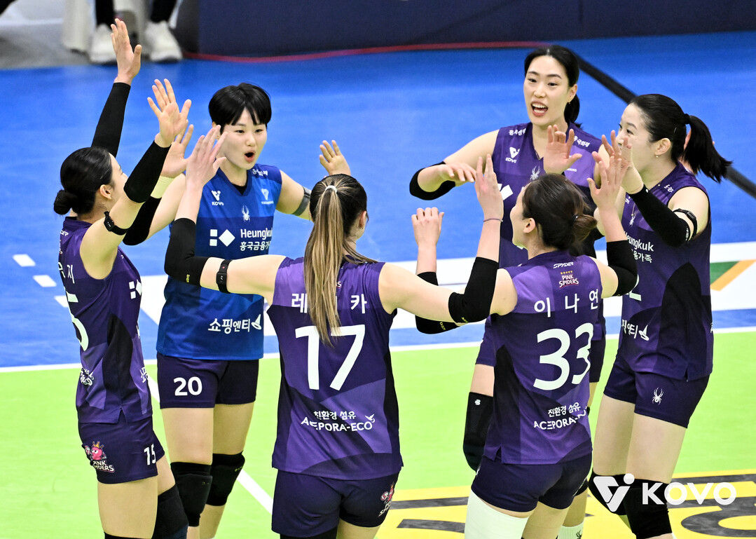 '레베카+피치 42점 합작' 흥국생명 대역전극, 현대건설 2위 확보... 양효진 6블로킹 분전