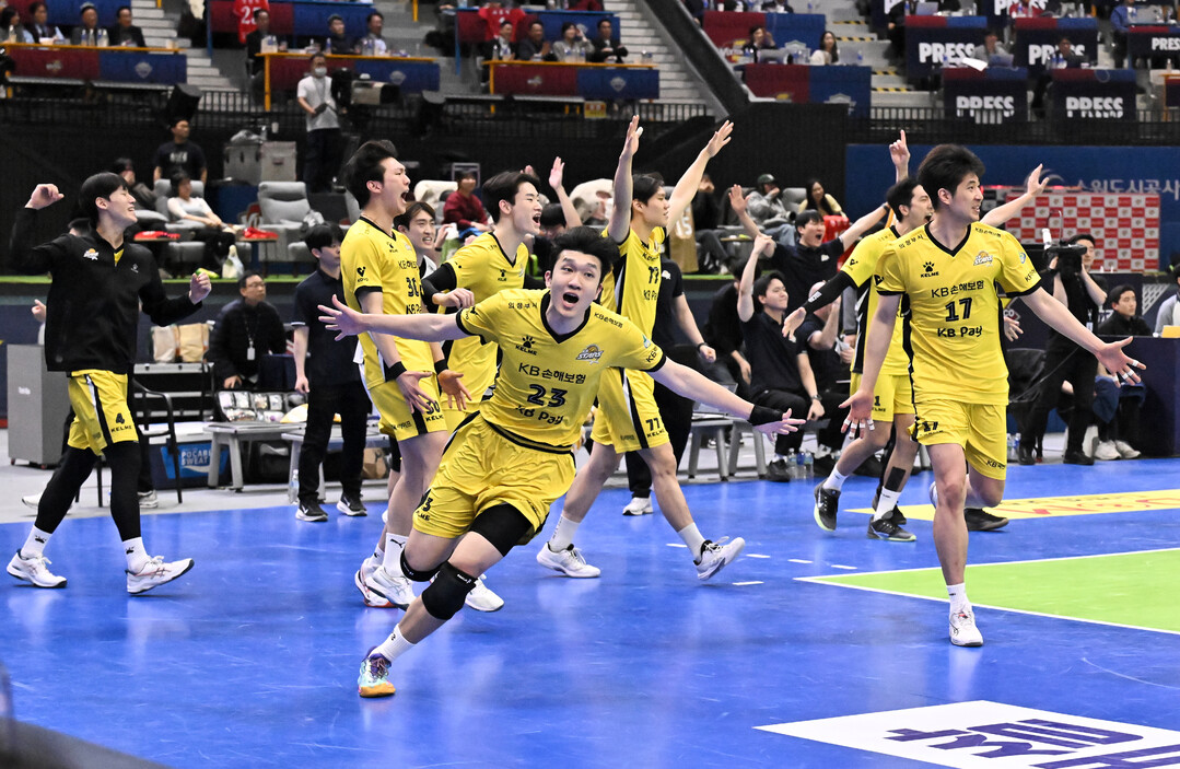 KB손해보험, '봄 배구로 간다!'
