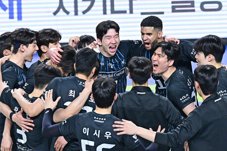 현대캐피탈 '짜릿한 리버스 스윕'