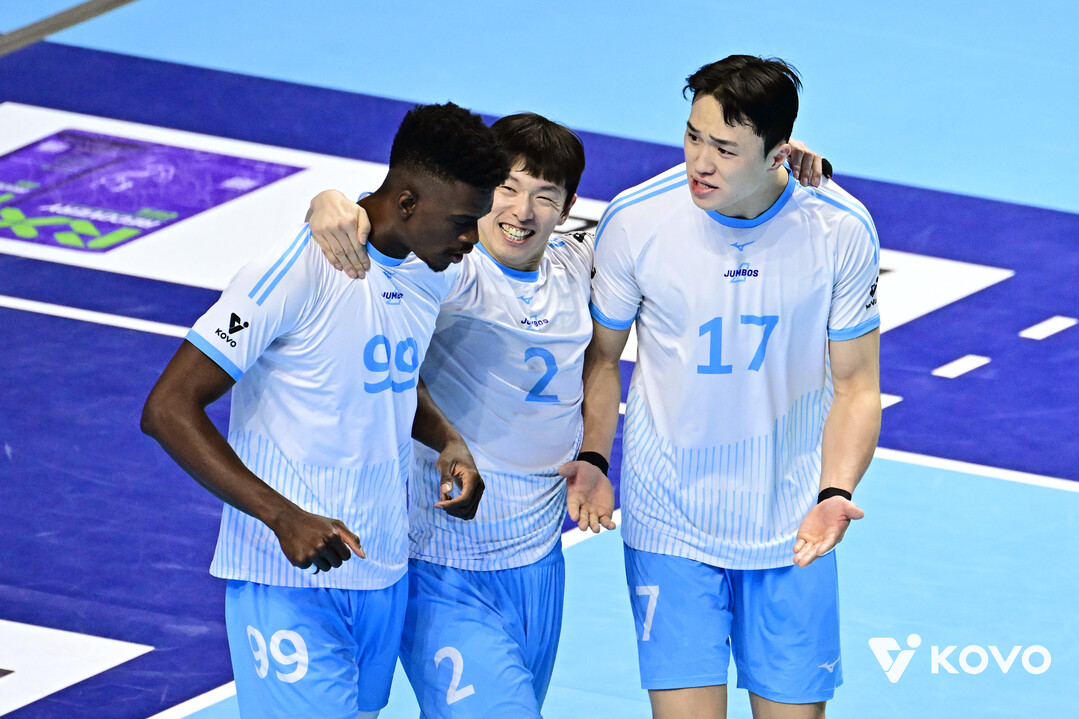 ‘디펜딩 챔피언’ 만난 대한항공, 챔프전 2승 신고...‘V6’까지 1승 남았다