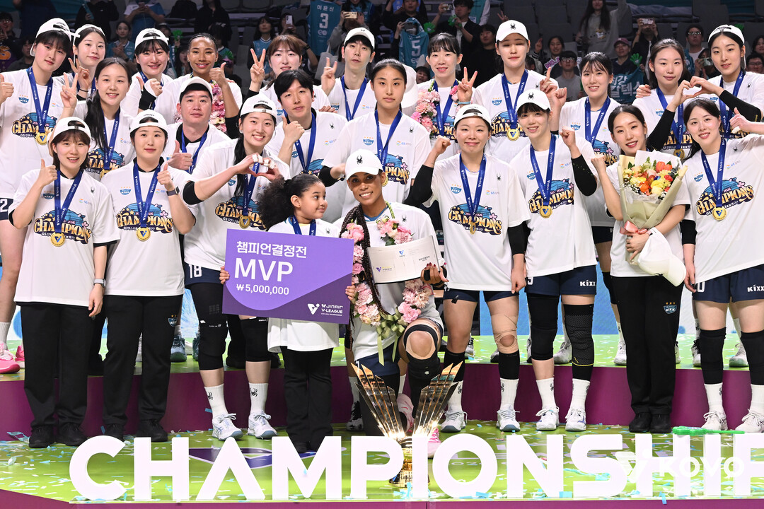 'GS칼텍스의 V4' 이영택 감독과 실바의 첫 봄 배구, 찬란한 엔딩이었다