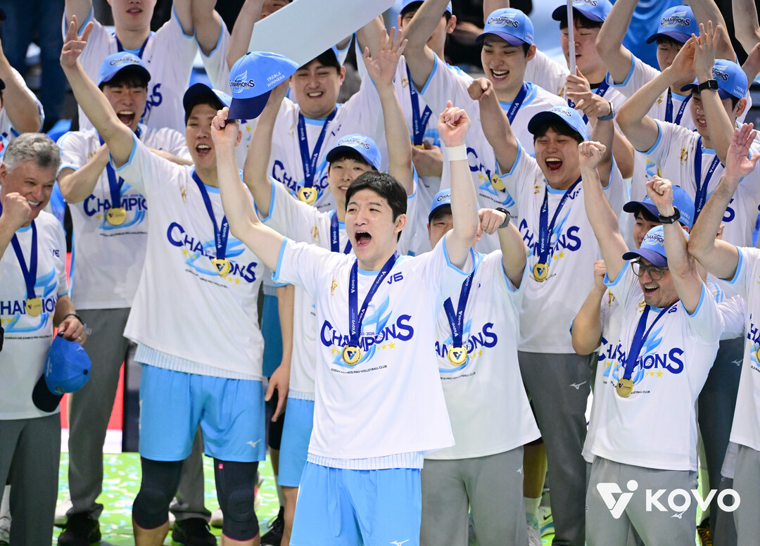 V6와 동시에 트레블 달성한 대한항공, 그 중심에 선 ‘챔프전 MVP’ 정지석