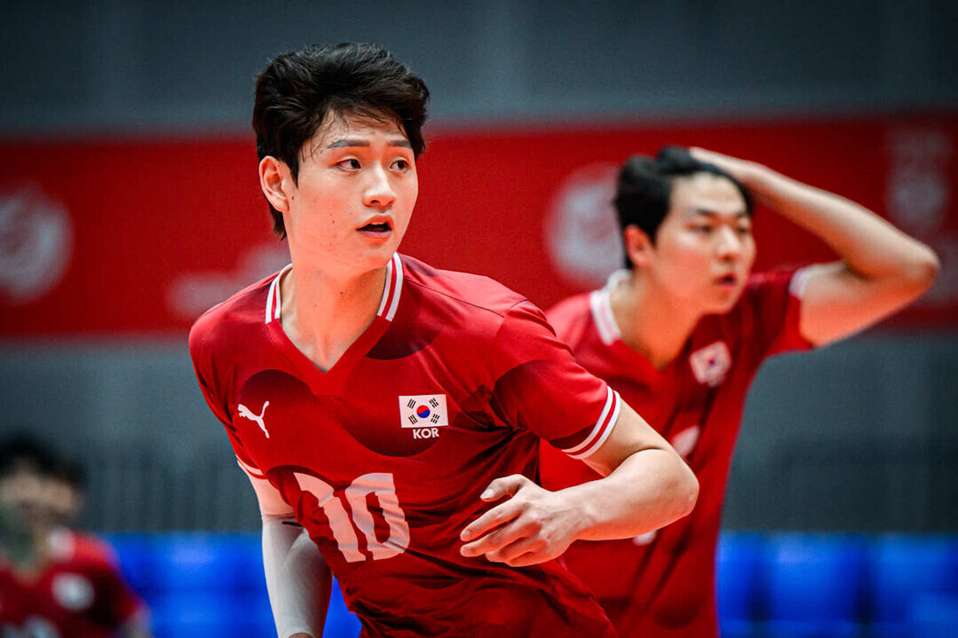 한국 U21 남자배구 대표팀의 윤경과 장은석./FIVB