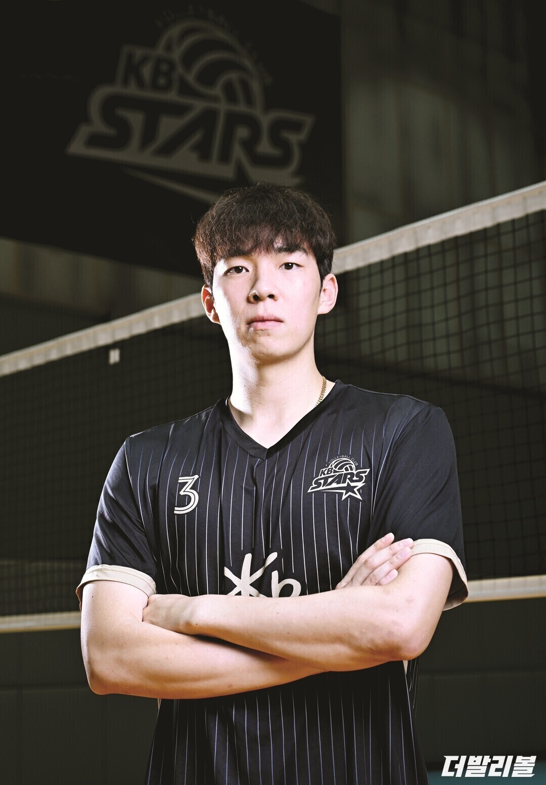 신승훈이 다시 KB손해보험 유니폼을 입고 2026-2027 V-리그를 준비 중이다. 8월 12일 수원의 KB손해보험 클럽하우스에서 촬영에 임하고 있는 신승훈./KB손해보험 클럽하우스(수원)=송일섭 기자&nbsp;