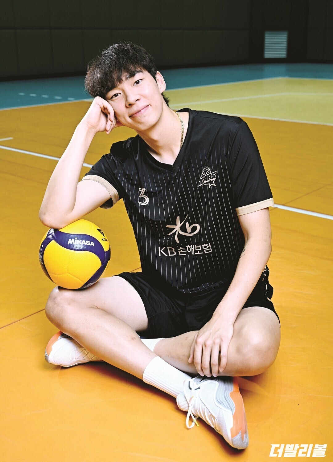 KB손해보험 세터 신승훈이 8월 12일 수원에 위치한 KB손해보험 클럽하우스에서 <더발리볼>과 만나 포즈를 취하고 있다./KB손해보험 클럽하우스(수원)=송일섭 기자
